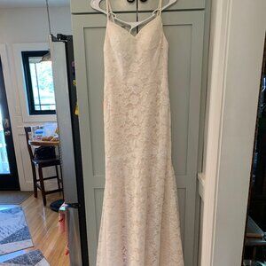 BNWT JJ's House Trumpet/Mermaid V-Neck Sweep Train Lace Wedding Dress
